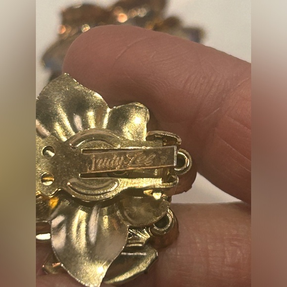 Judy Lee vintage brooch and clip on earrings aurora borealis - Picture 3 of 8